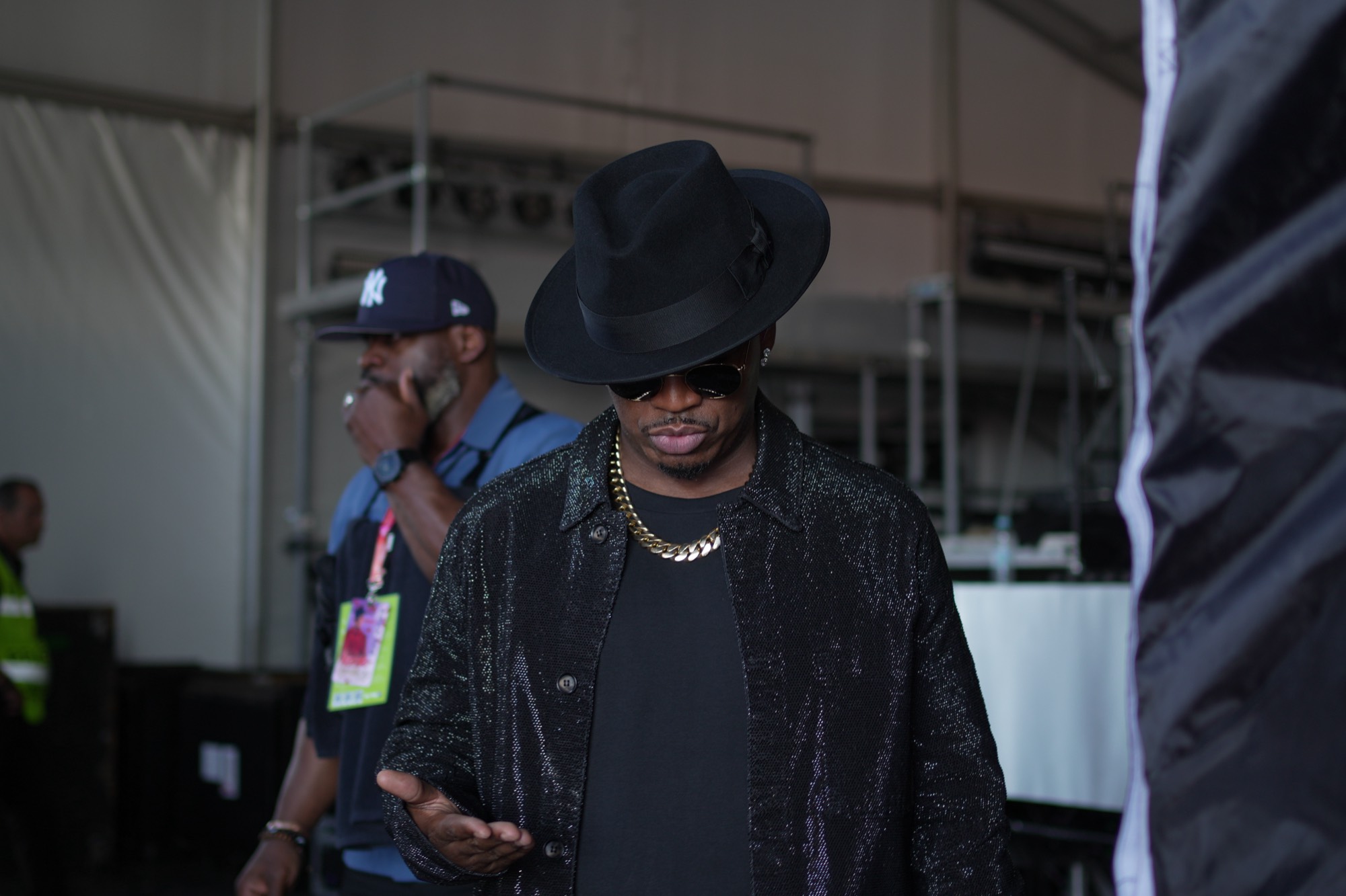 Ne-Yo · behind the scenes